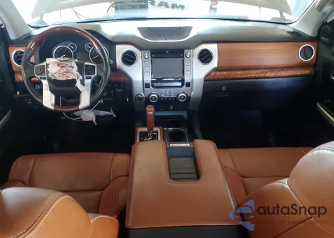 2017 Toyota Tundra Crewmax 1794 z USA, uszkodzony, nr VIN 5TFAY5F19HX615353